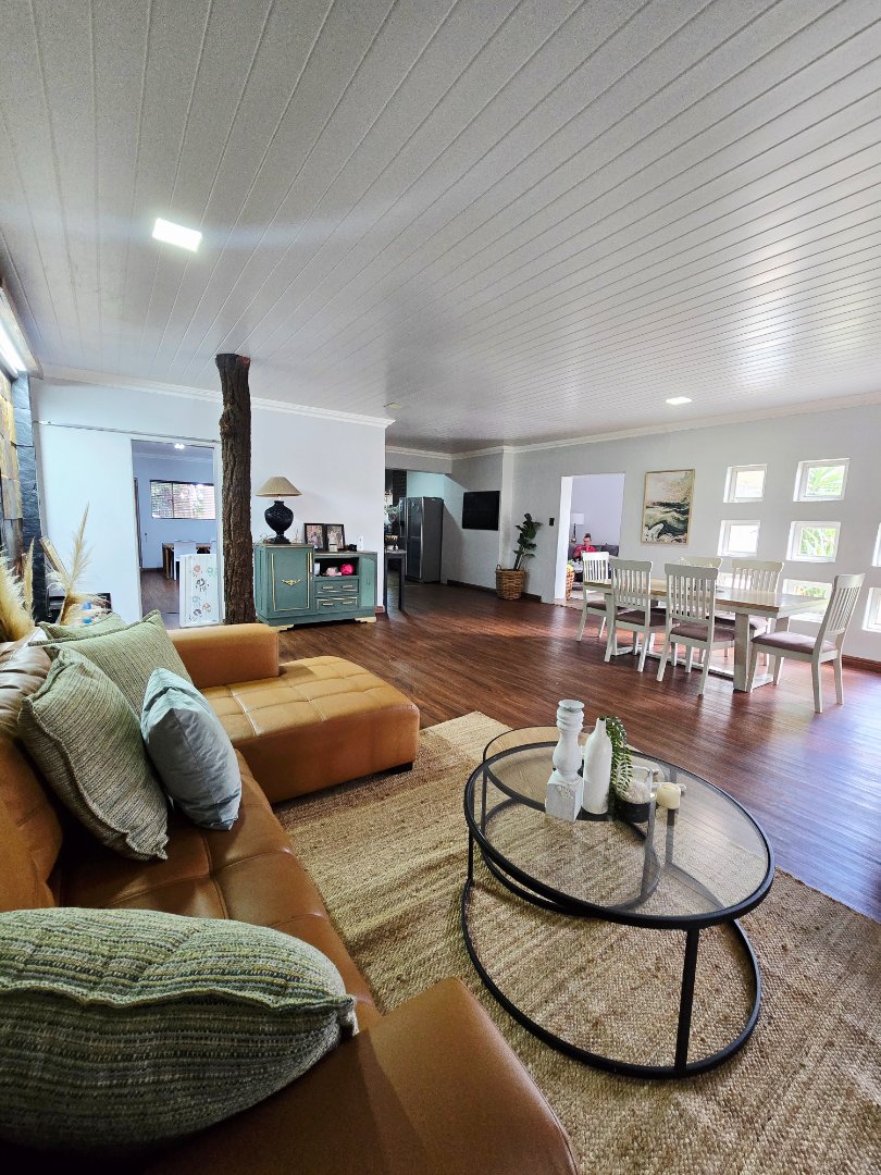 5 Bedroom Property for Sale in Flamwood North West